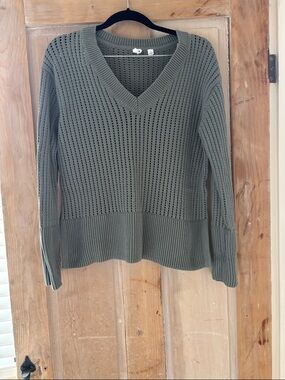 GAP Olive V-Neck Open-Knit Sweater